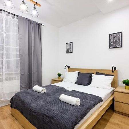 Cracow Rent Apartments - Spacious Apartments For 2-7 People In Quiet Area - Kolberga Street Nr 3 - 10 Min To Main Square By Foot Krakow Exterior photo